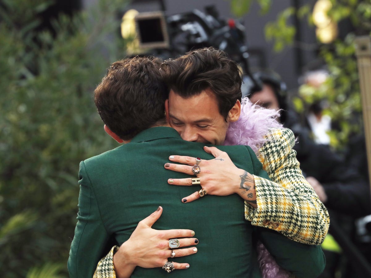 The Exact Nail Colors Harry Styles Wore To The Grammys Newsylist Com