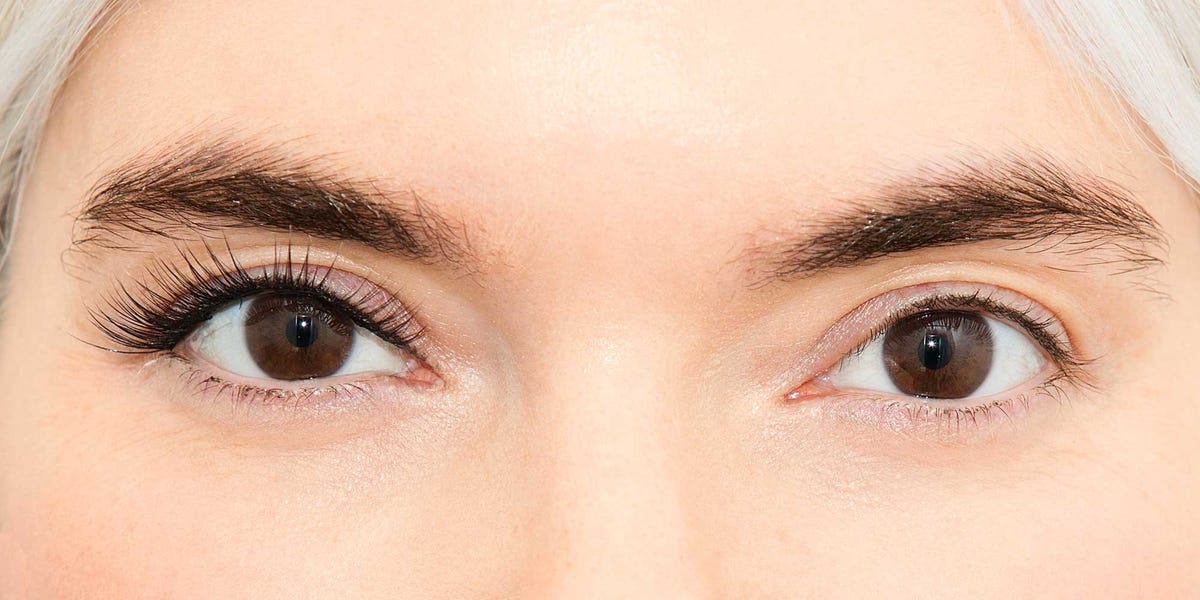 How To Apply Mascara — Make Natural And Fake Lashes Look Fuller