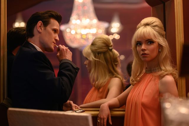4139d01300147rc2matt smith stars as jack and anya taylor joy as sandie in edgar wright’s last night in soho, a focus features release  credit parisa taghizadeh  © 2021 focus features, llc