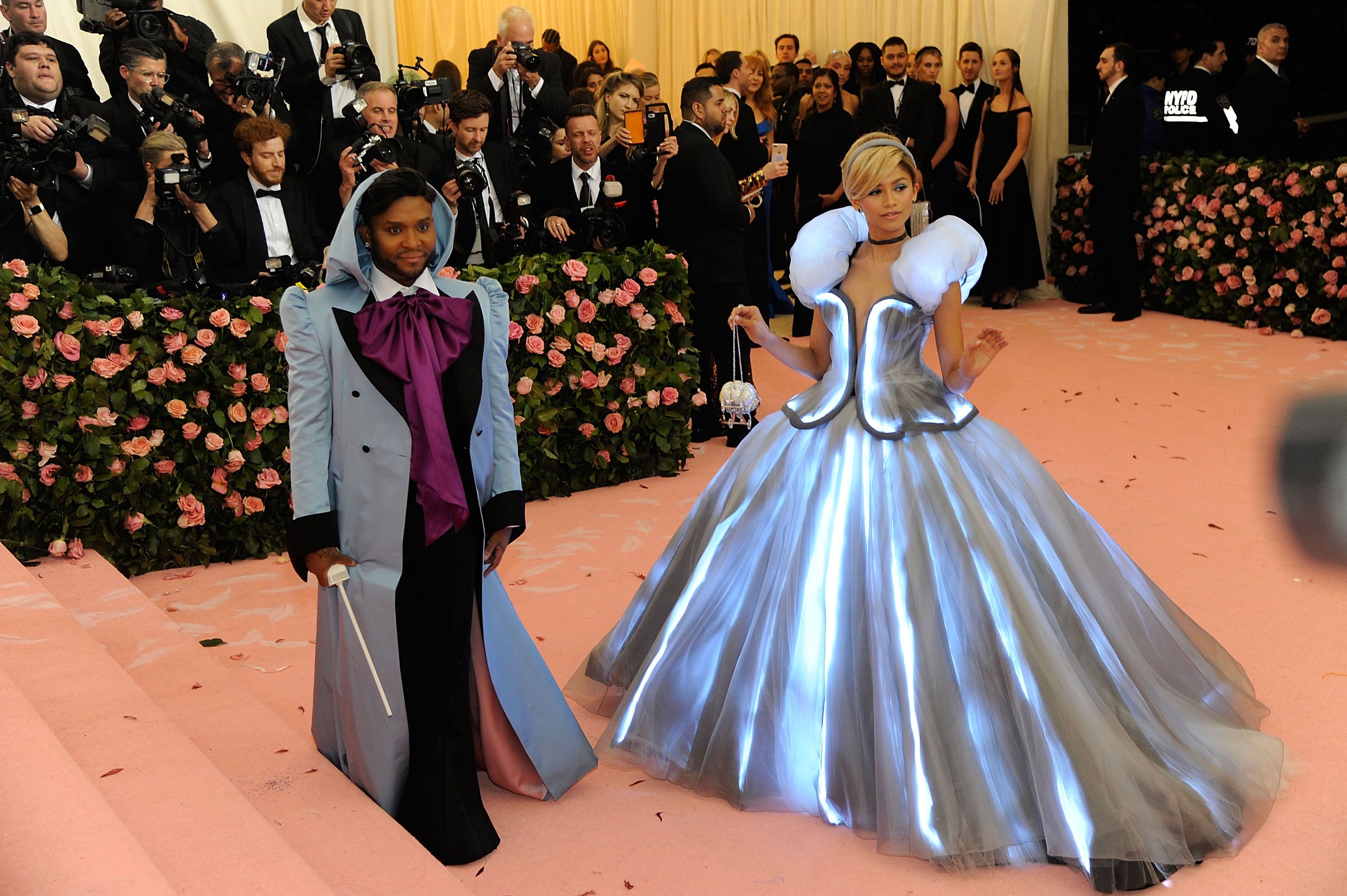 glow in the dark dress met gala