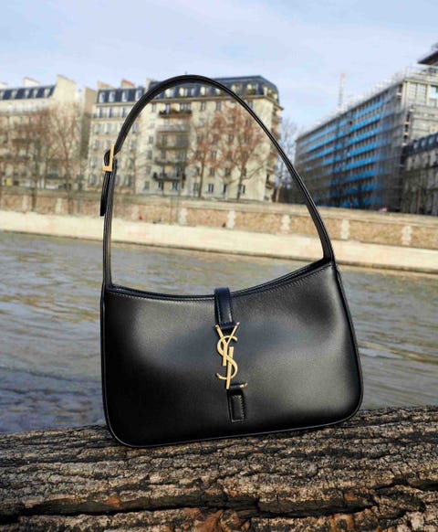 Saint Laurent 新款腋下包上市 Le5a7 復古外型太經典女星試背給妳看 Saint Laurent 新款腋下包上市 Le5a7 復古外型太經典女星試背給妳看