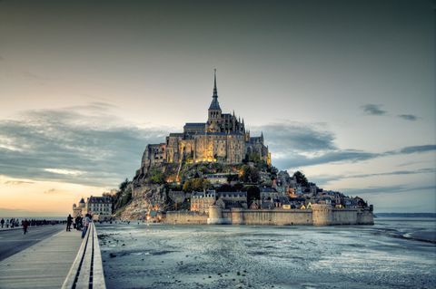 Quella meraviglia di Mont Saint-Michel, tra battaglie, architettura e fenomeni naturali