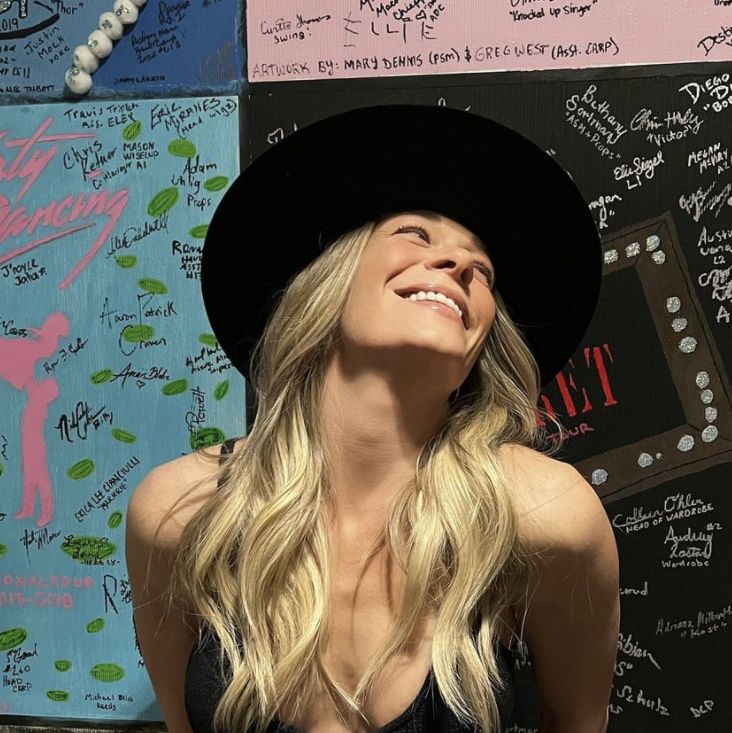 Fans Are Throwing All the Fire Emojis at LeAnn Rimes's Incredible Cut-Out Dress