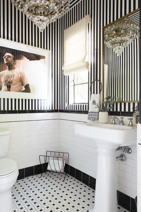 26+ Wallpapered Bathrooms