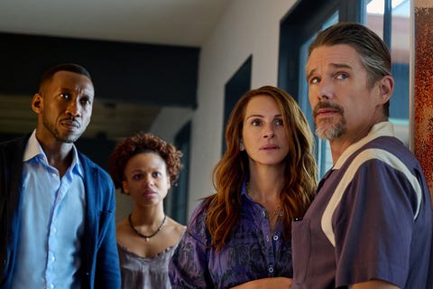 Mahershela Ali, Myha’la Herrold, Julia Roberts, Ethan Hawke in Netflix's Leave the World Behind mahershela ali, myha’la herrold, julia roberts, ethan hawke in netflix's leave the world behind