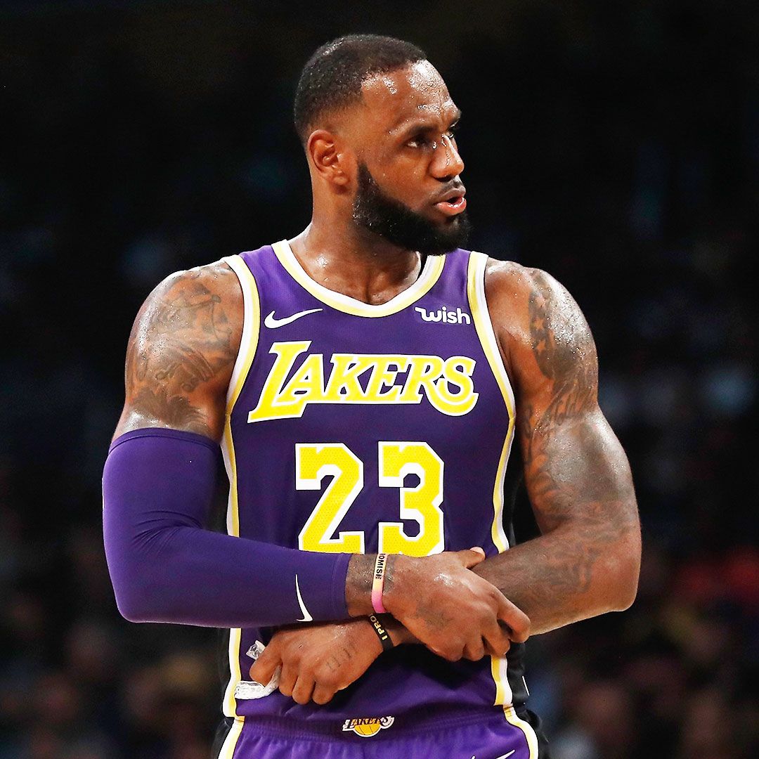 Lebron James Just Showed Off His Ripped Abs In A Shirtless Photo