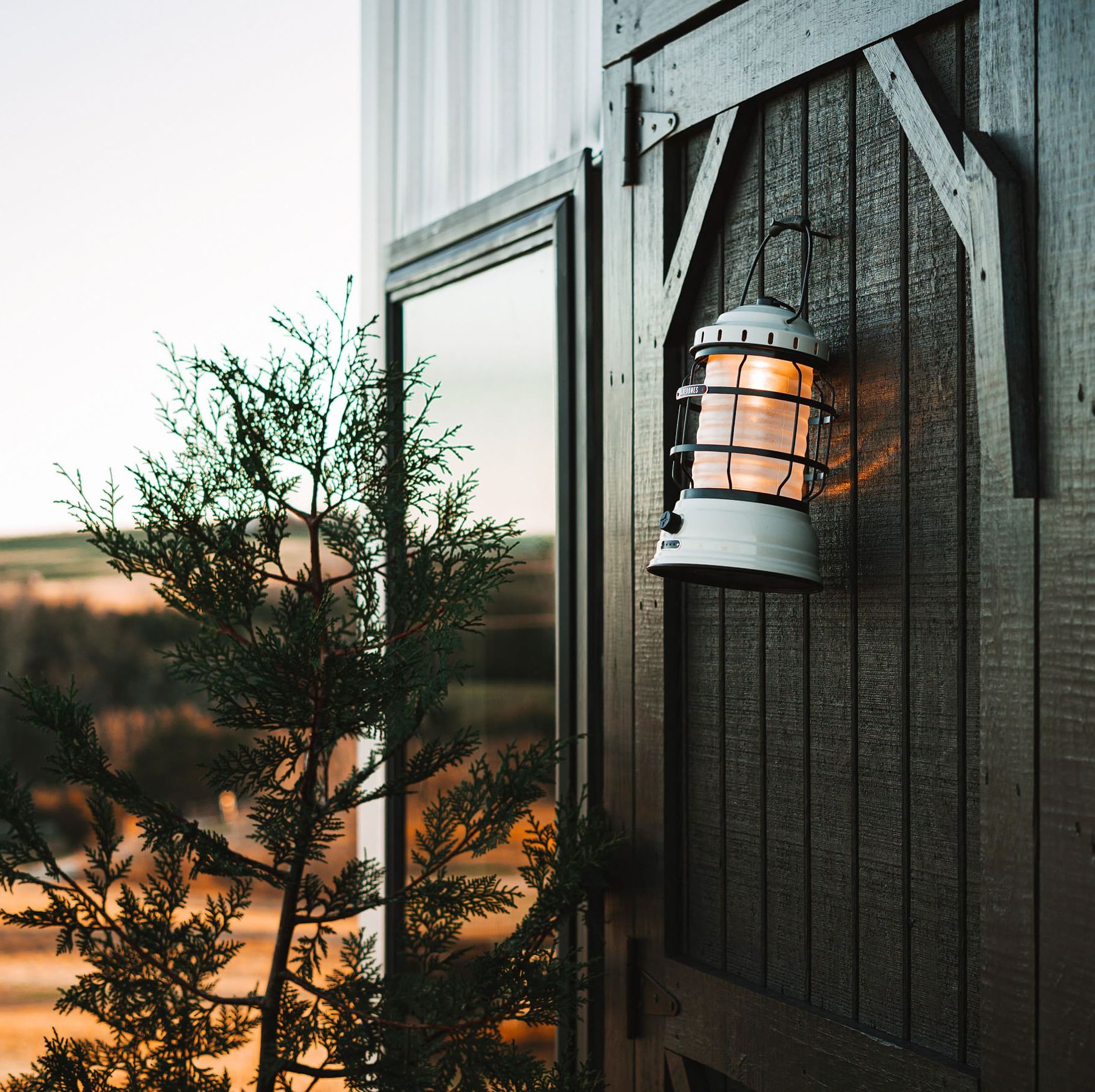 Elegant Outdoor Lanterns for Late Summer Nights