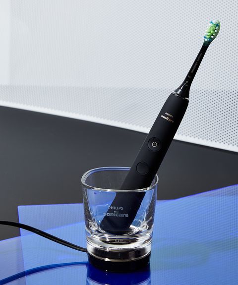 Sonicare DiamondClean 9500 Smart Toothbrush Review - Best Brush for Gums