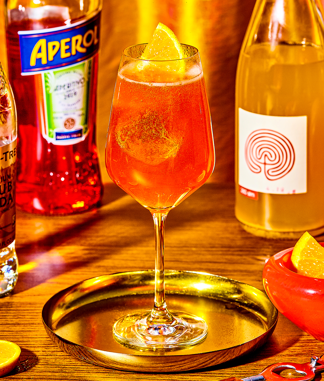 Aperol. Апероль Спритц коктейль. Коктейль с Просекко Апероль. Коктейль Апероль шприц с Просекко. Апероль шприц Биттер.