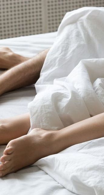 Couple Naked And Barefoot - 9 Benefits Of Sleeping Nakedâ€”Why It's Good To Sleep With No ...