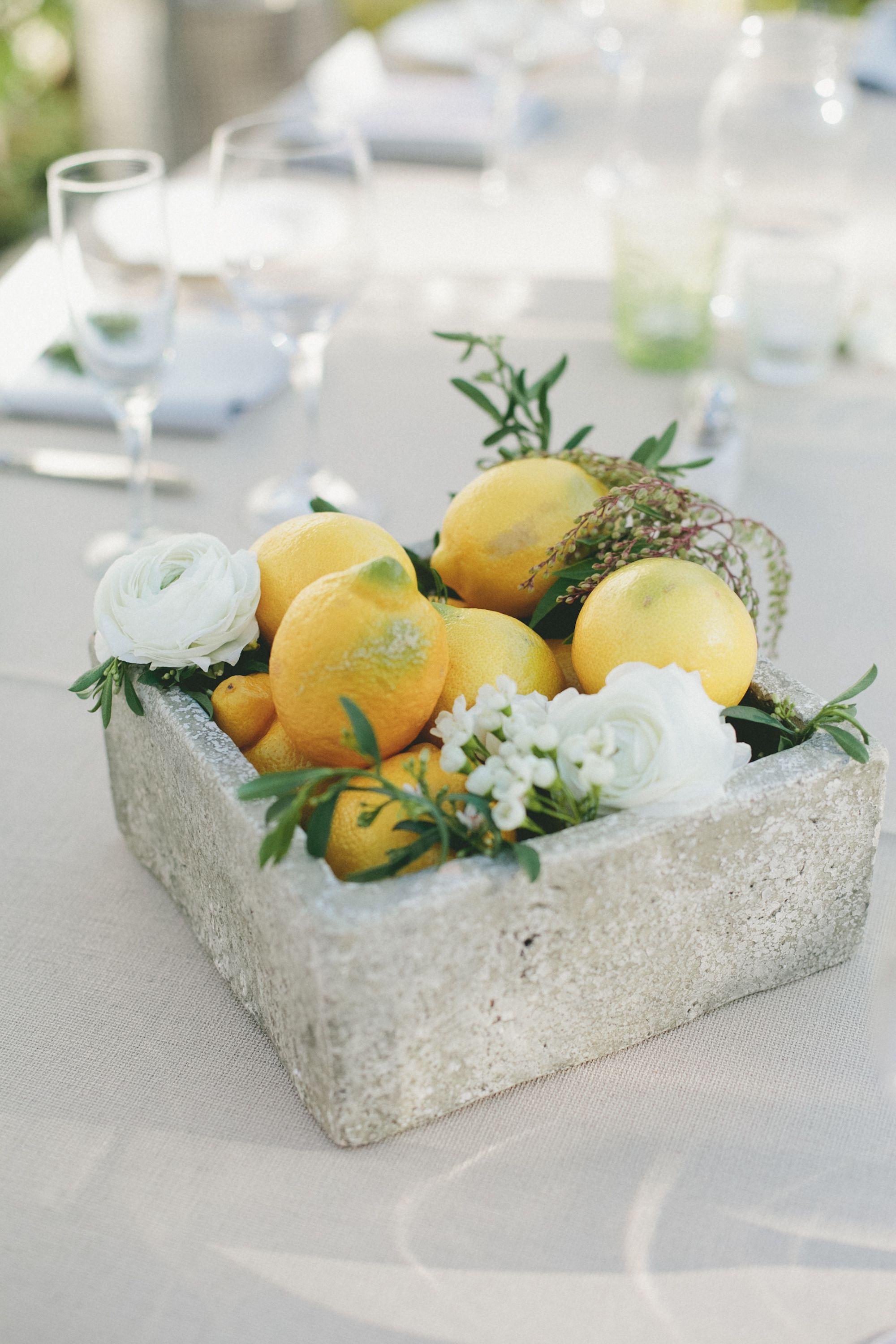 9 Lemon Wedding Decoration Ideas Wedding Themes For Summer