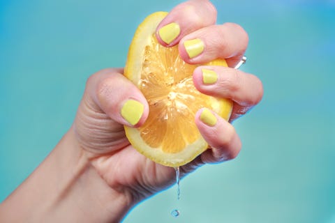 Lemon juice in hair: How to lighten your hair using lemon juice Lemon juice in hair: How to lighten your hair using lemon juice