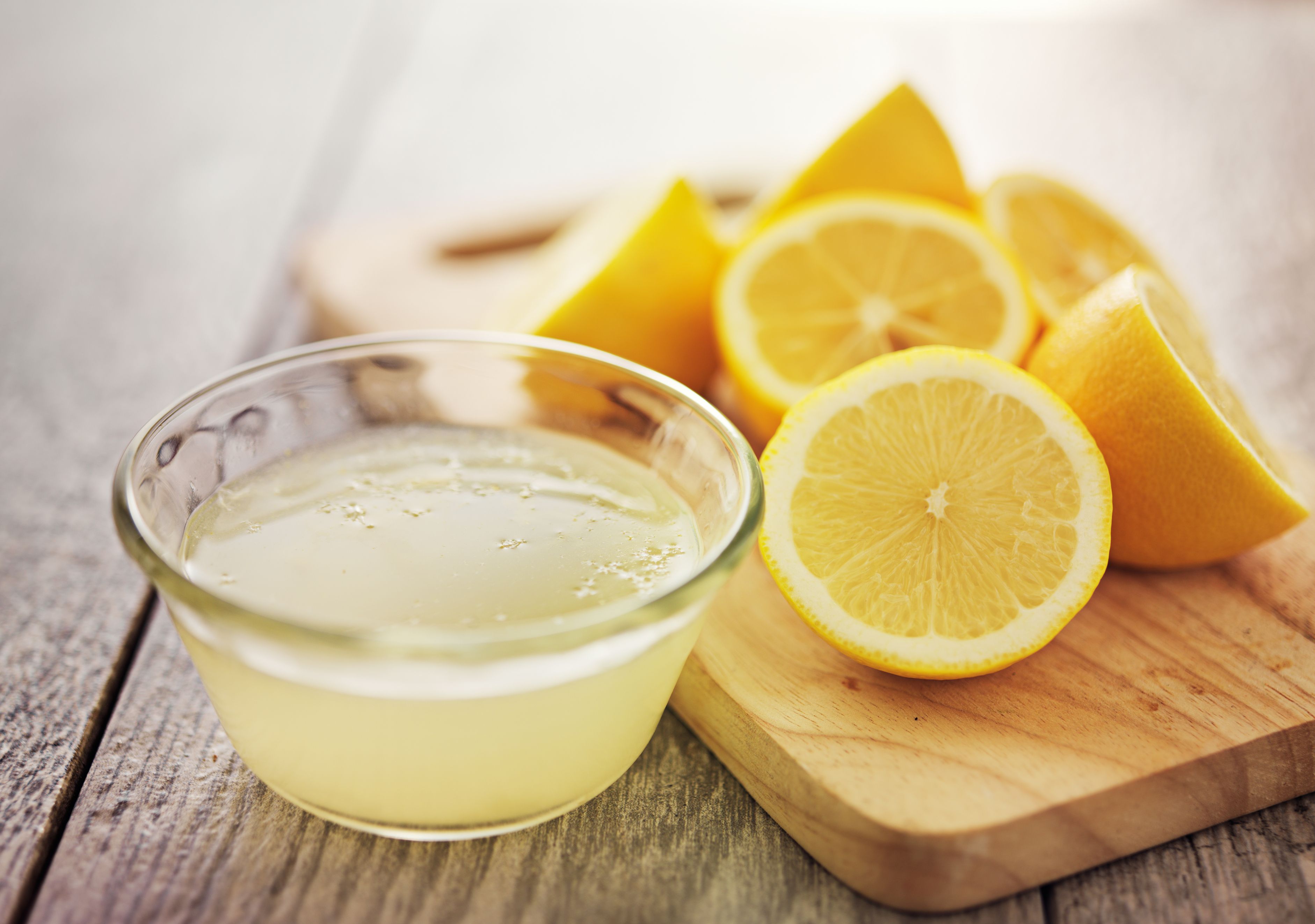 Lemon juice for acne