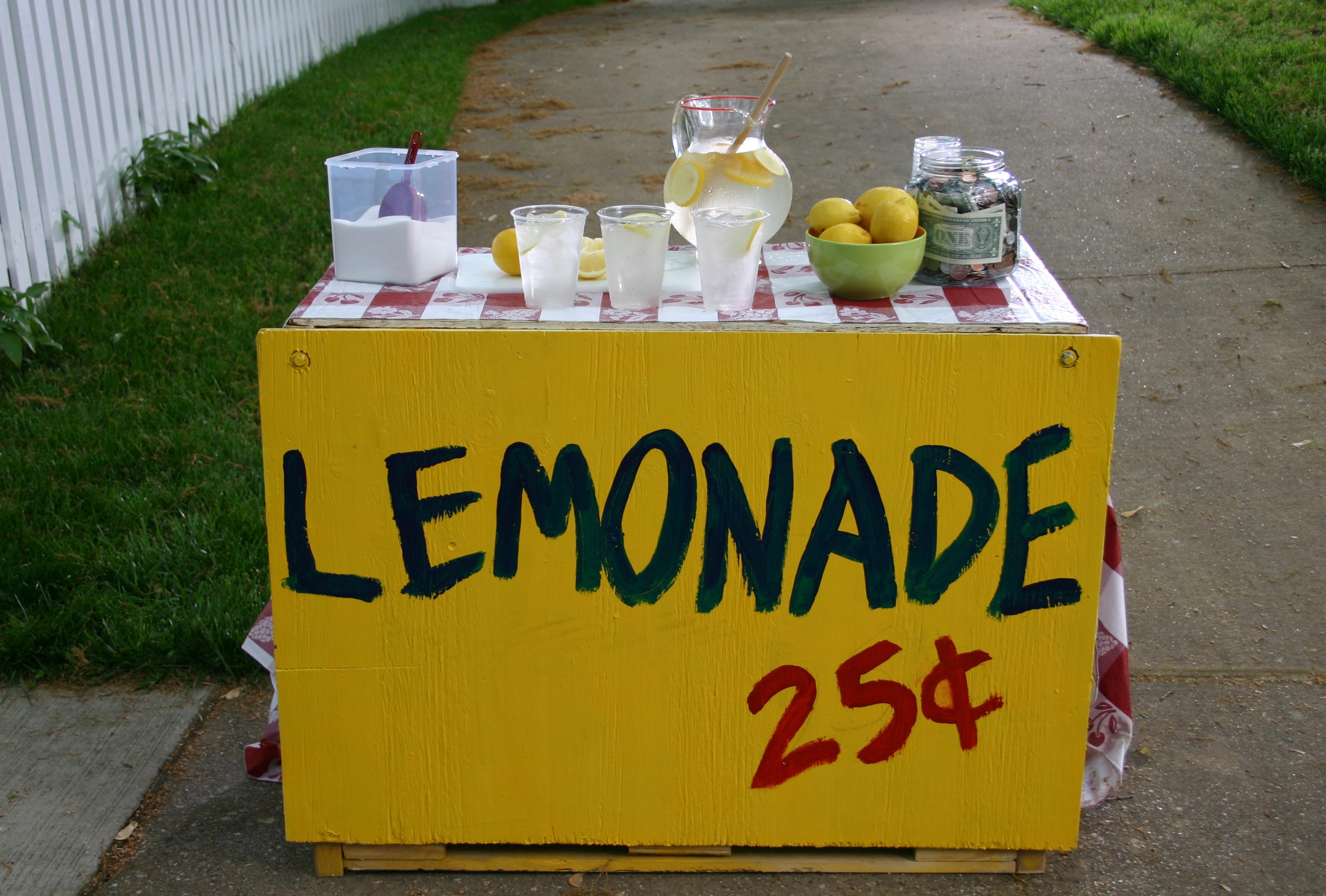 How One 5-Year-Old Raised Over $16k For Maui Fire Victims With Lemonade