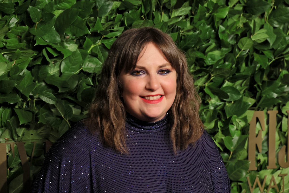Lena Dunham celebrates 5 years without taking any type of substance and celebrates it with a viral message on Instagram