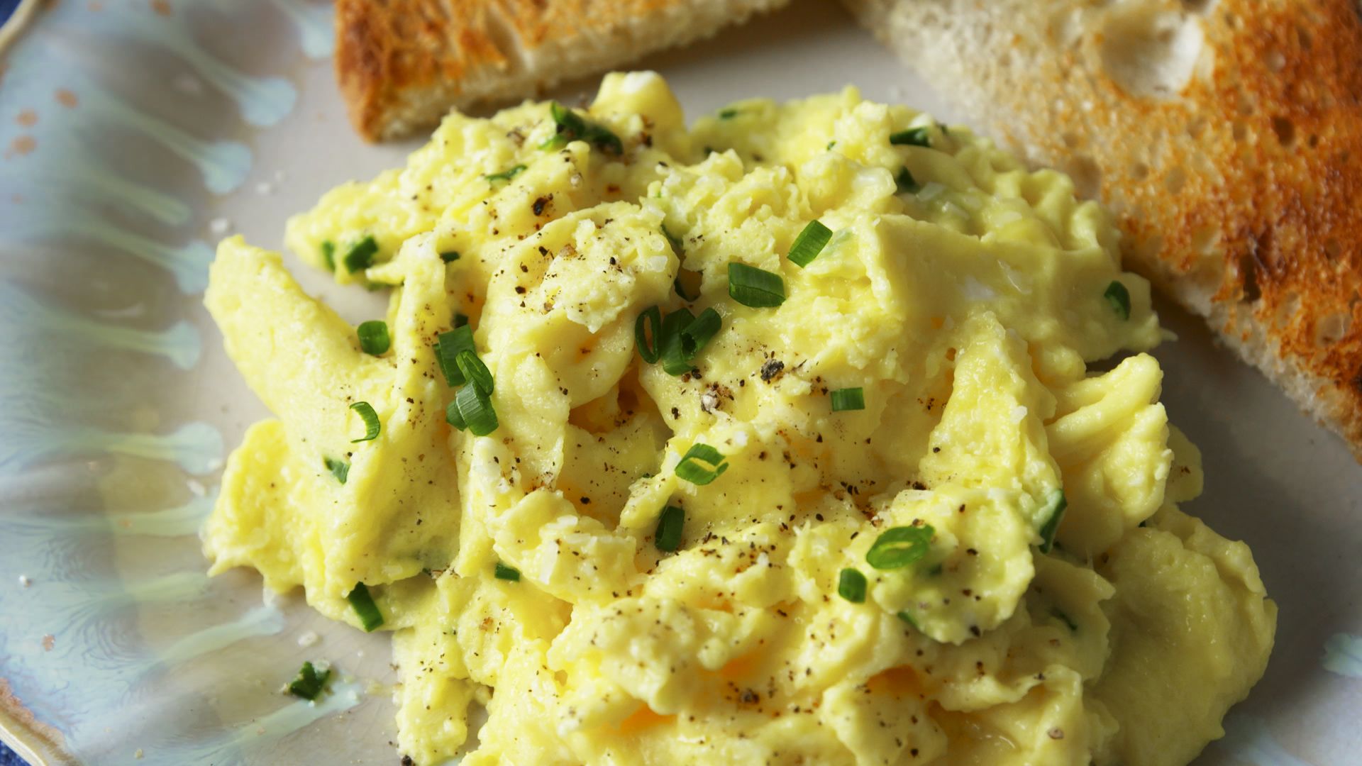 Best Ever Creamy Scrambled Eggs How To Make Best Ever Creamy Scrambled Eggs