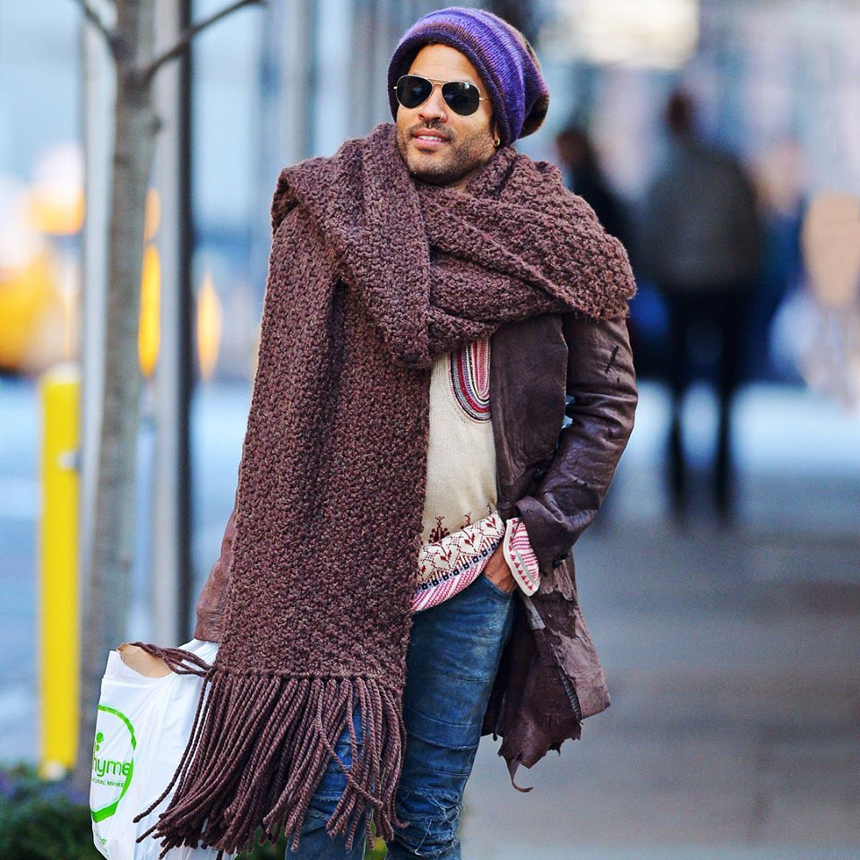 Lenny Kravitz und sein riesiger gestrickter Schal