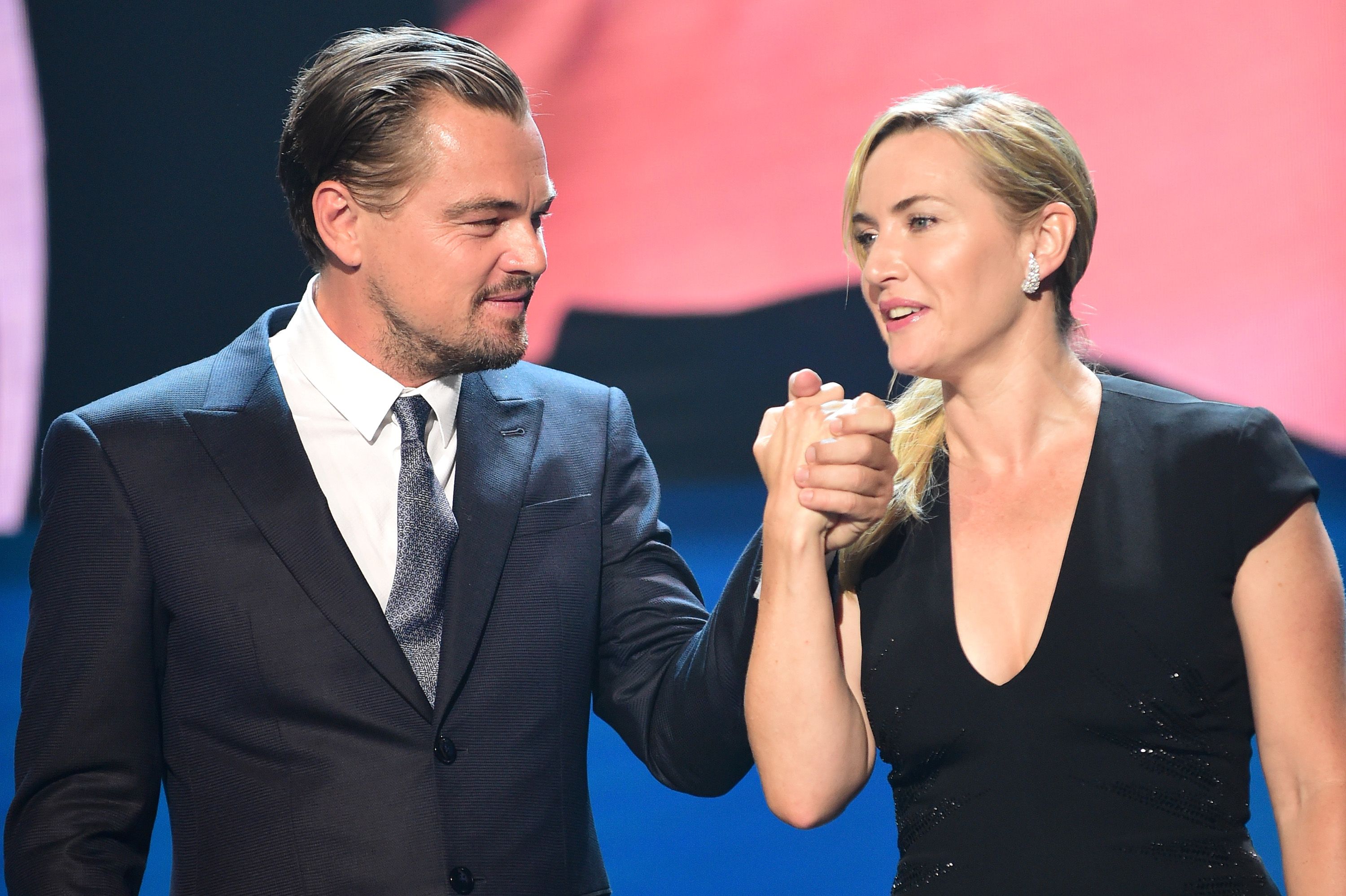 Kate Winslet "couldn't stop crying" in DiCaprio