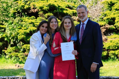 el vídeo de la princesa leonor recogiendo el diploma y las emotivas palabras que le dedica su tutora