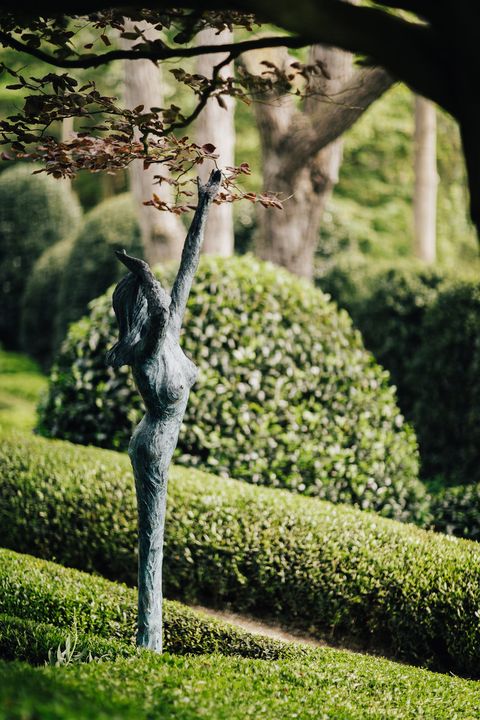 les-jardins-detretat-etretat-normandia-etretat-garden-escultura-aire-libre-1562326173.jpg