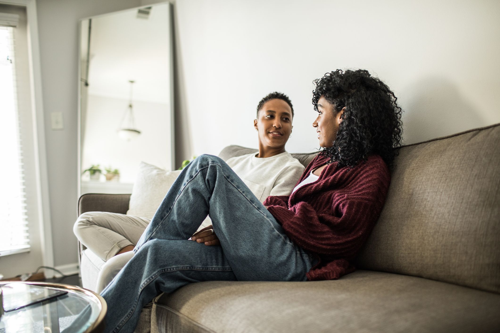 Couch lesbians on the 'Hottest mom