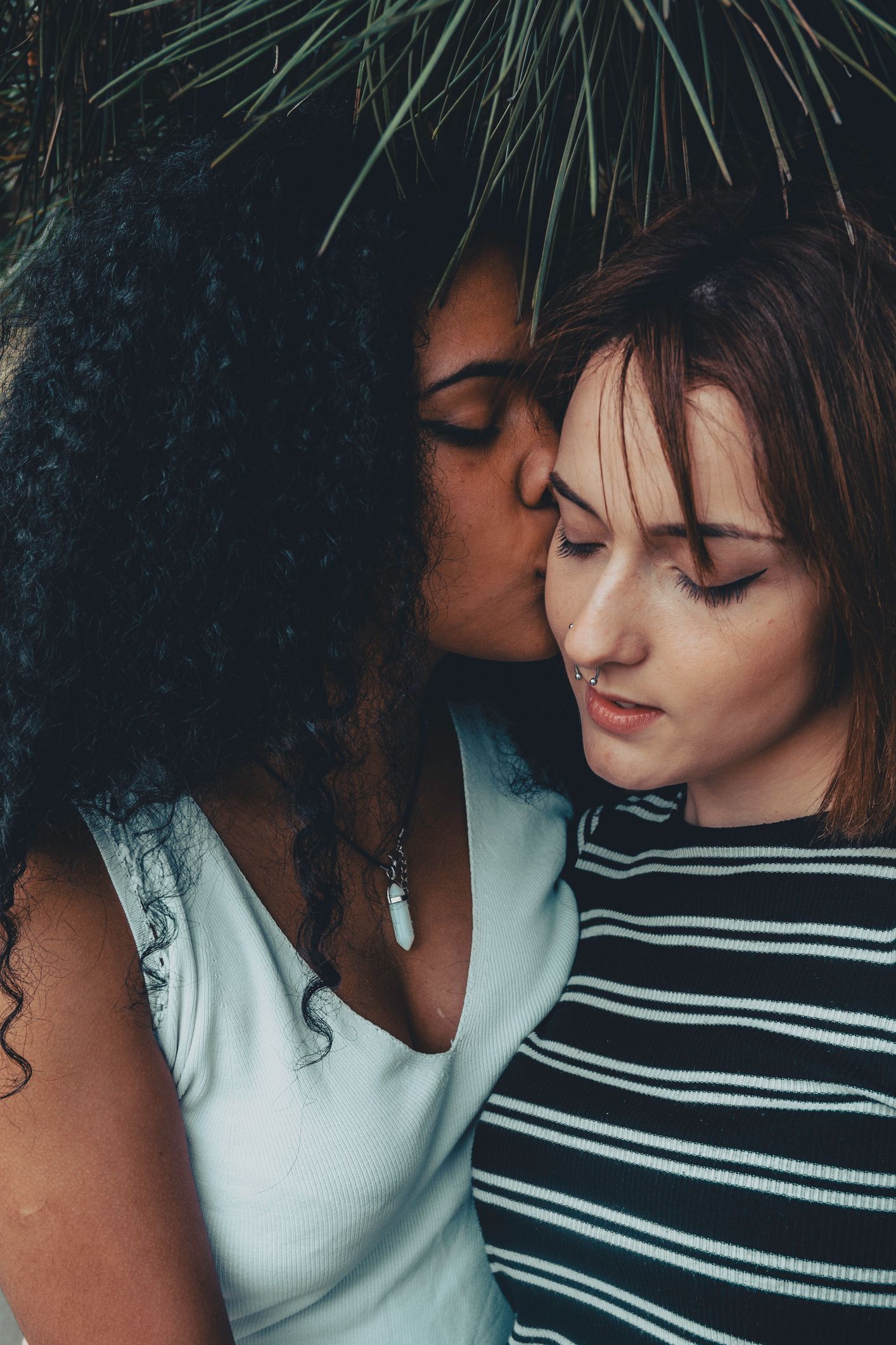 Lesbian Tribbing And Kissing Video