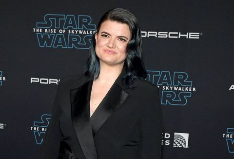 la escritora y directora leslye headland asiste al estreno de disney's "guerra de las galaxias el ascenso de skywalker" el 16 de diciembre de 2019 en hollywood, california