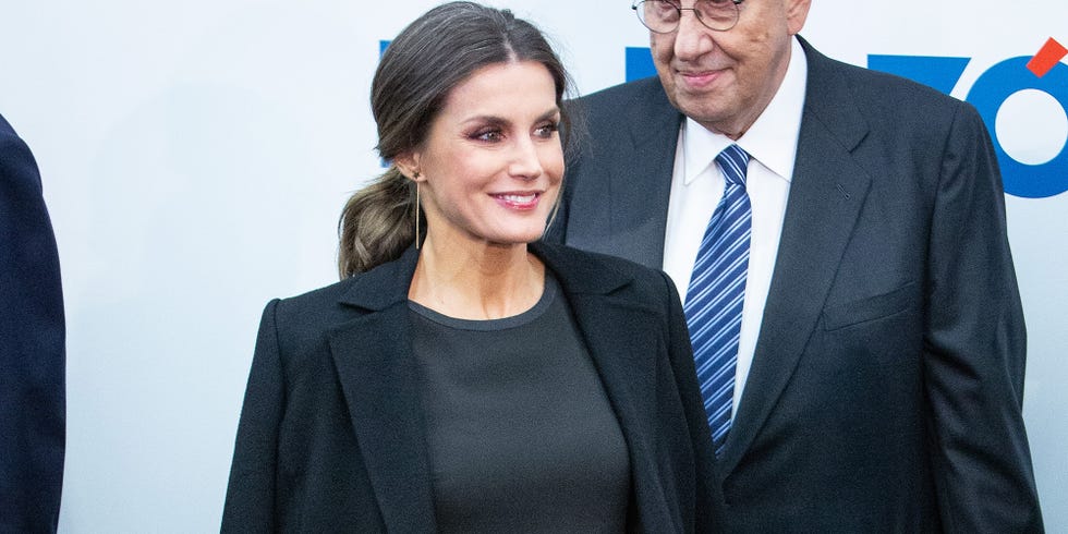 La Reina Letizia Tiene El Perfecto Look De Cena De Empresa Con Falda Midi Plisada De Zara Y 