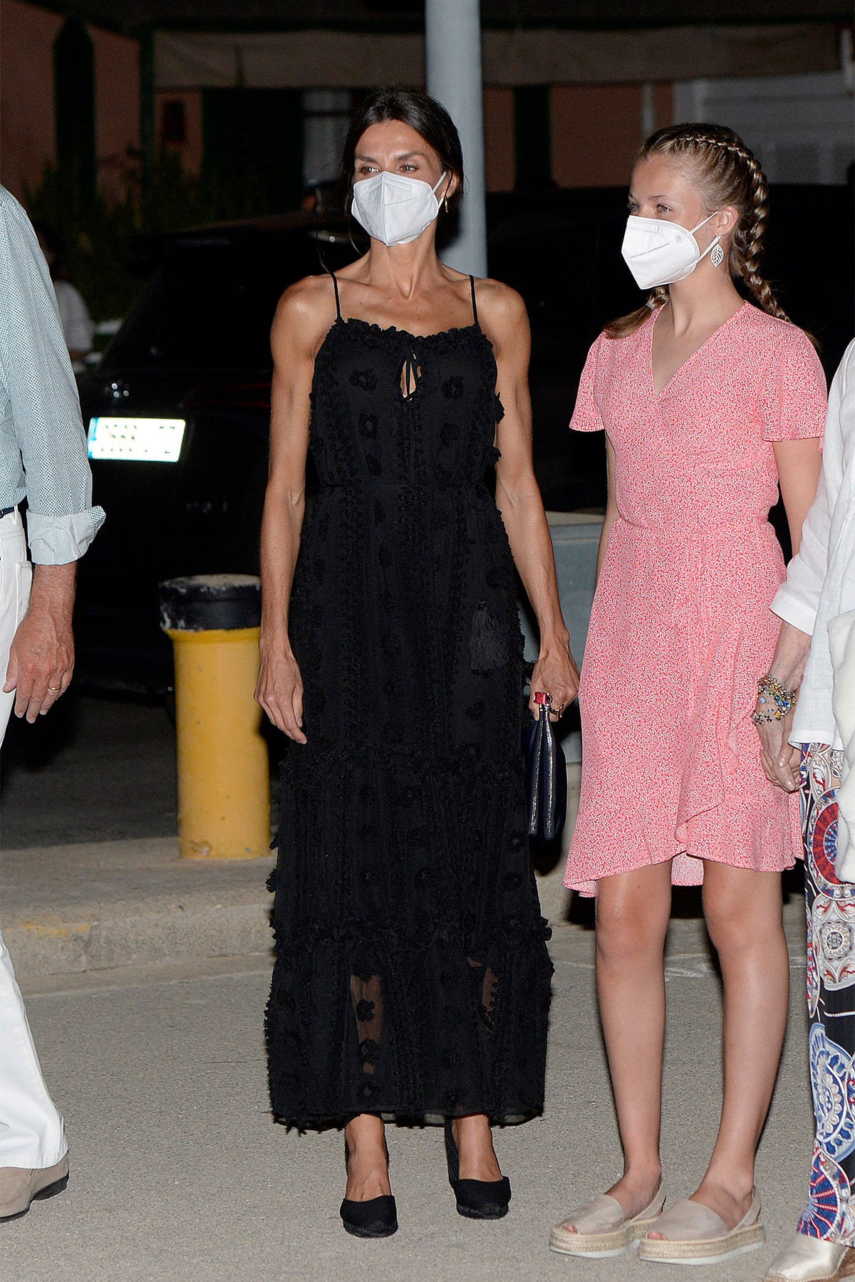 Letizia, Leonor y Sofía con vestidos de Uterqüe, Mango y Zara