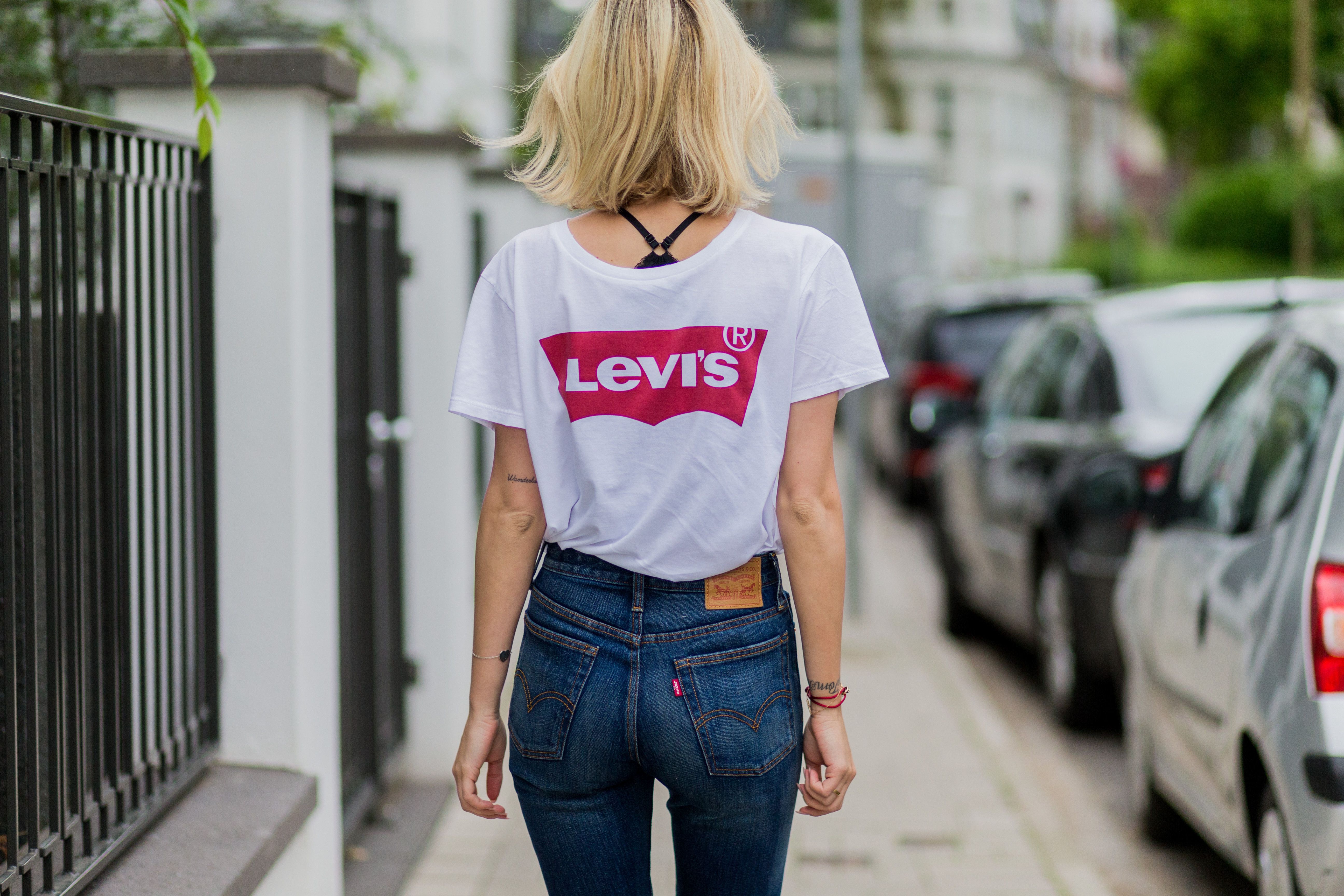 Levi's, la storia del brand che ha inventato i jeans