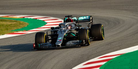 como funciona el sistema das de mercedes, formula 1 mercedes en pista