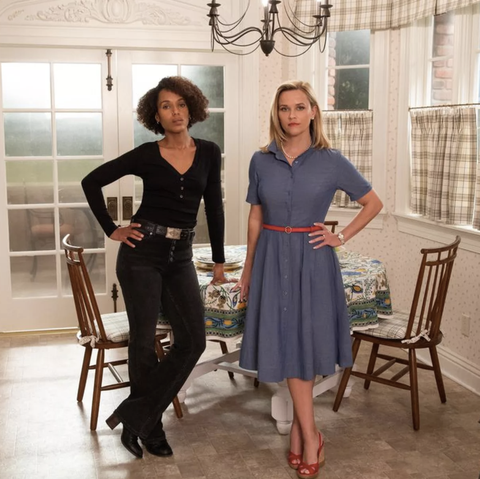 kerry washington and reese witherspoon play mia warren and elena richardson in hulu's explosive little fires everywhere
