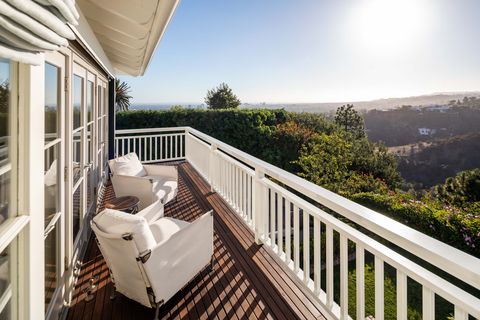 See Inside Jodie Foster's Beverly Hills Home - Jodie Foster House Photos