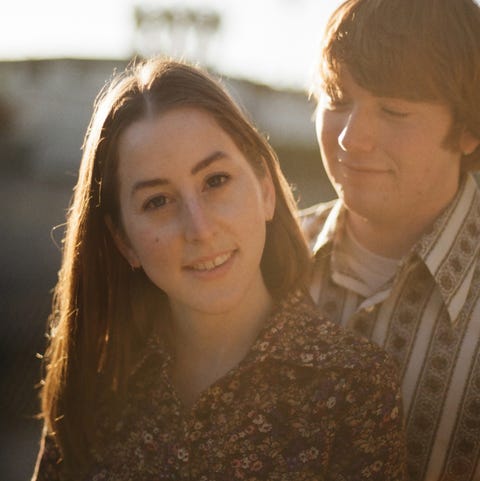 alana haim and cooper hoffman in licorice pizza