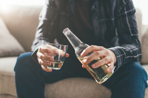間違いだらけの 二日酔い対処法 専門家が正しい治し方を伝授