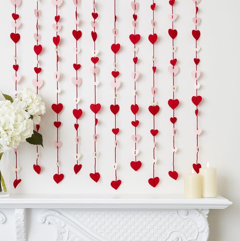 felt heart curtain decoration