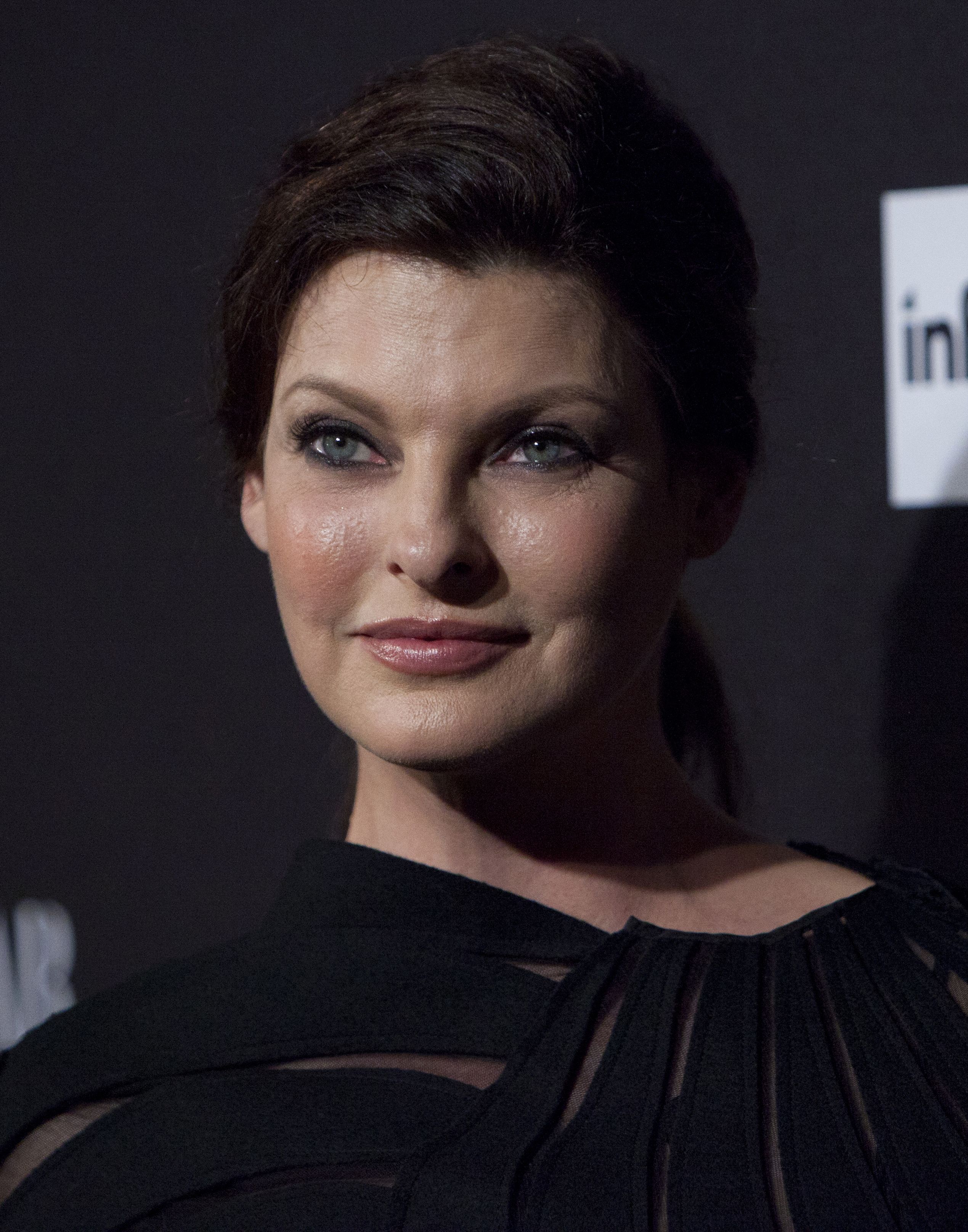 Linda Evangelista enseña su cuerpo tras la criolipólisis