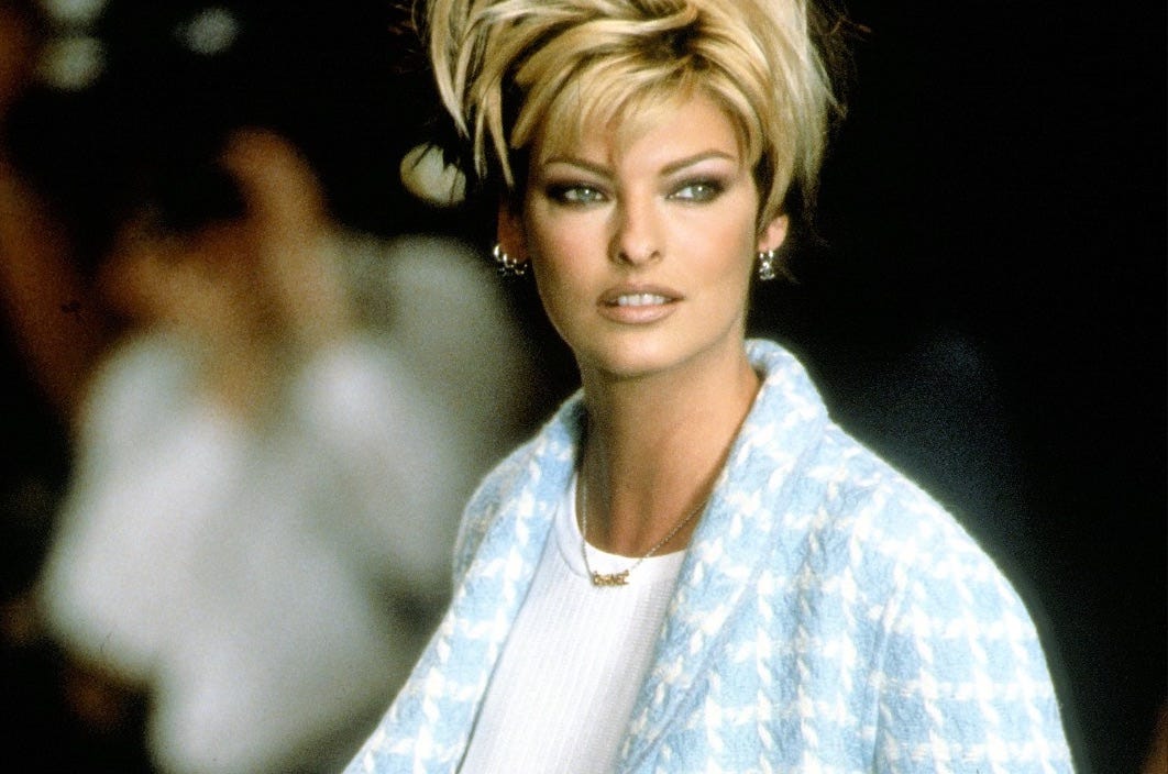 Linda Evangelista sfigurata dalla chirurgia estetica, confessa su Instagram