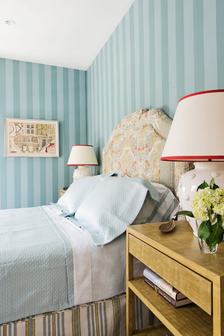 30 Bedrooms with Statement Wallpaper