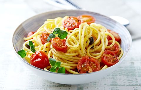 Linguine pasta with tomatoes