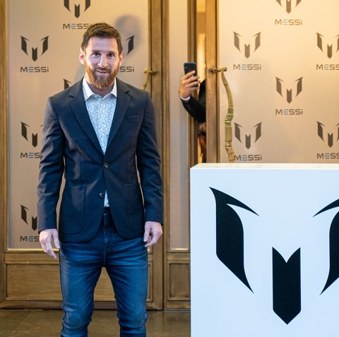 Repegar comida Organizar Leo Messi lanza una marca de ropa... ¡Y esto pagarás por llevar sus diseños!
