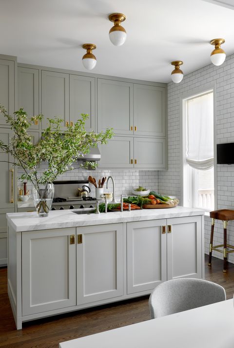 33 Subway Tile Backsplashes Stylish, Gray Kitchen Cabinets With White Subway Tile Backsplash