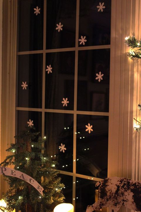 30 DIY Christmas Window Decorations - Best Holiday Window Ideas