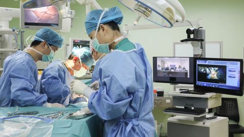 Chest Surgery Broadcast Live Through 5G In Guangzhou