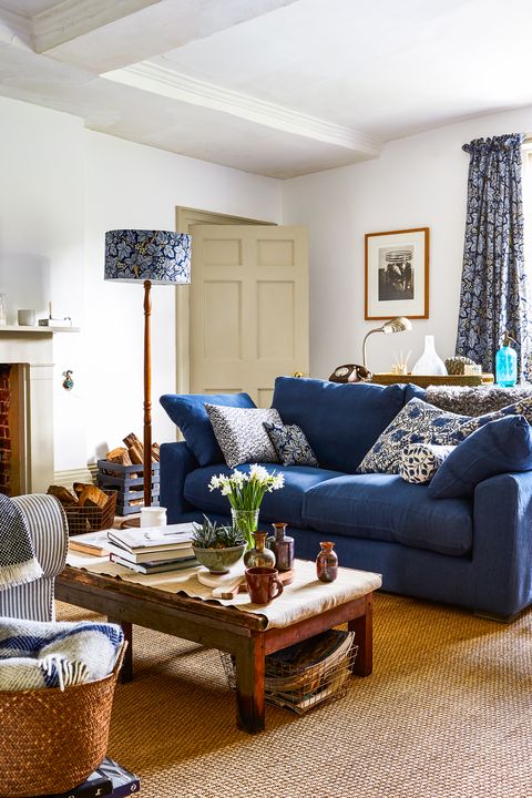 26 Best Living Room Curtain Ideas, What Color Curtains Go With Blue Couch