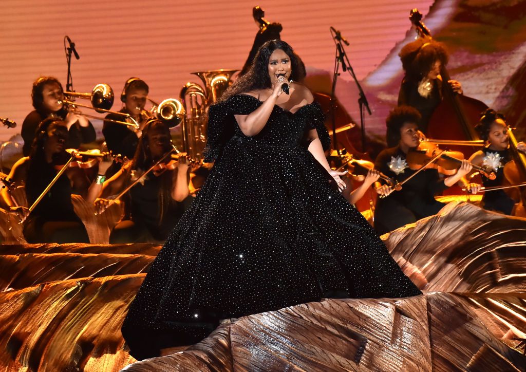 Watch Lizzo S Grammys 2020 Performance Of Truth Hurts