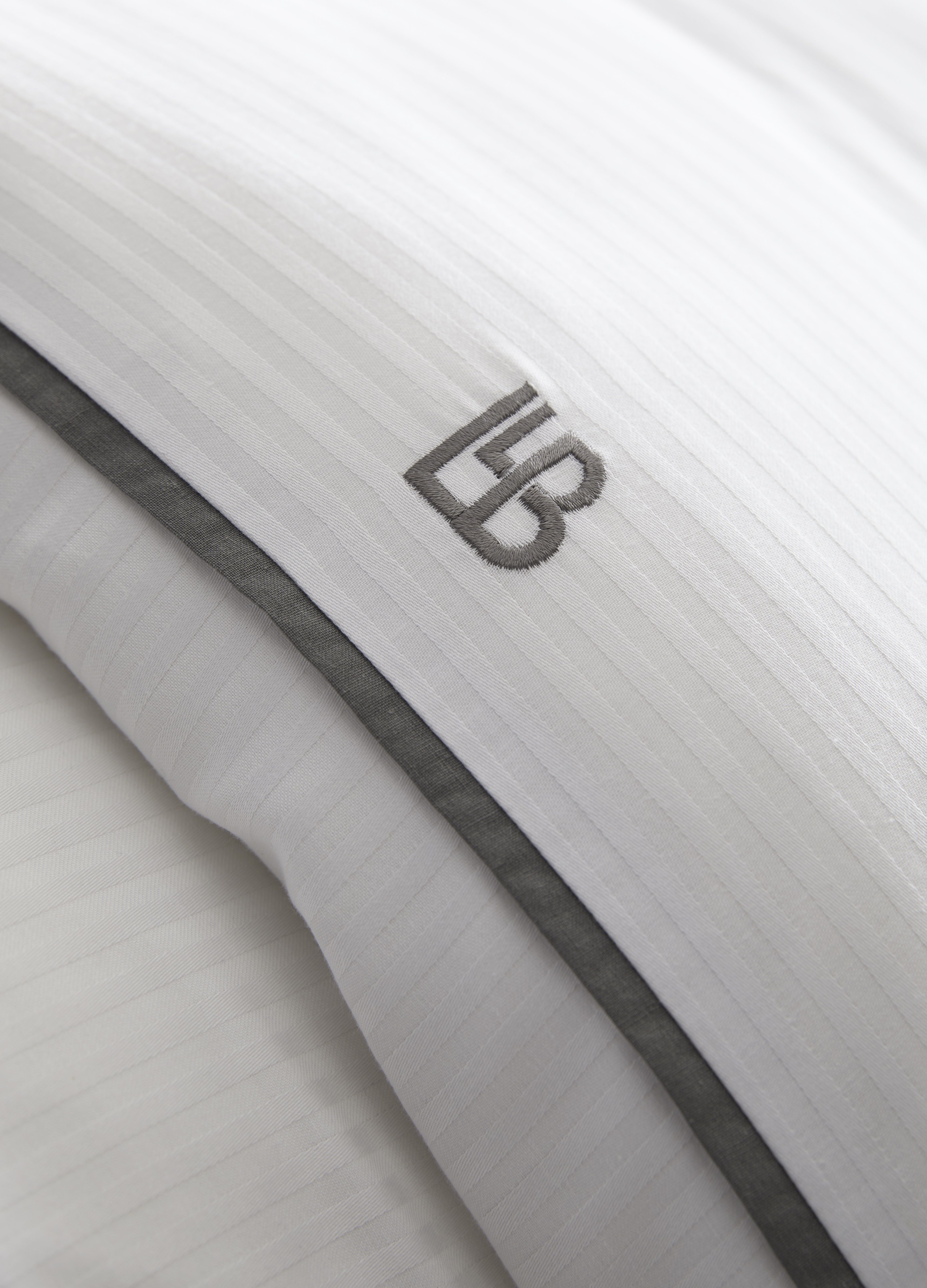 Laurence Llewelyn Bowen Launches Luxury Bedding Collection