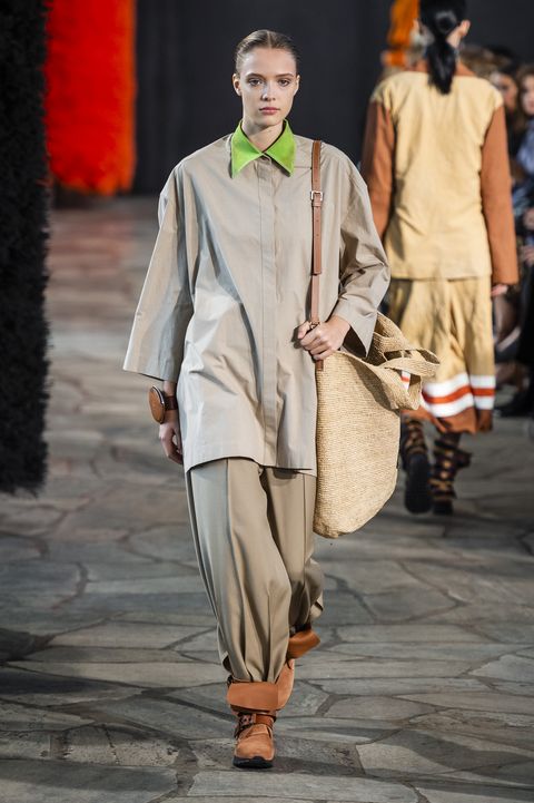 Jonathan Anderson Shows an Artsy-Intellectual Loewe Collection for Spring