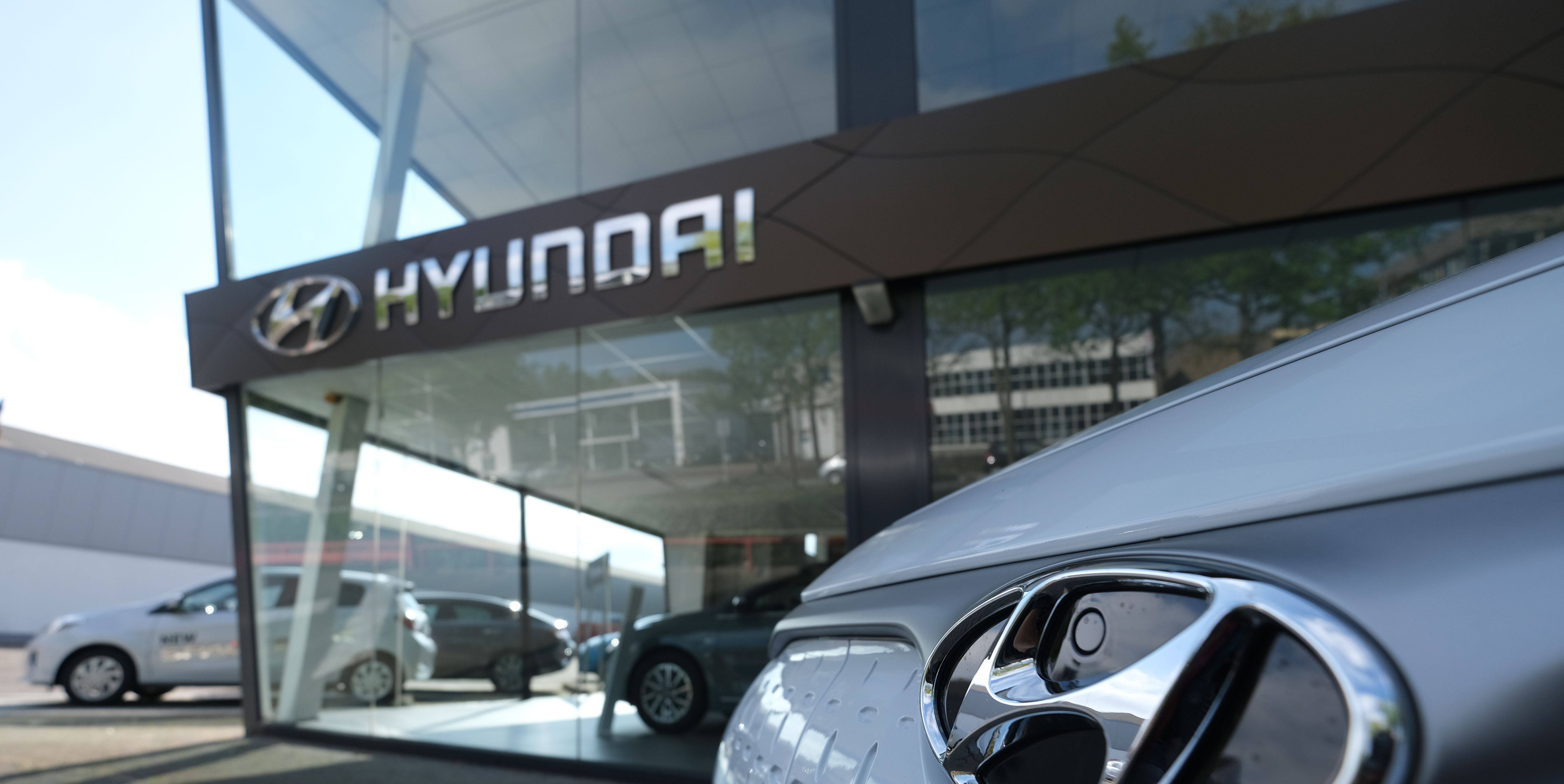 Hyundai Recalls Accent, Elantra over Exploding Seatbelt Parts
