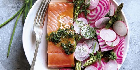 Lomos de salmón con salsa de eneldo lomos de salmón con salsa de eneldo